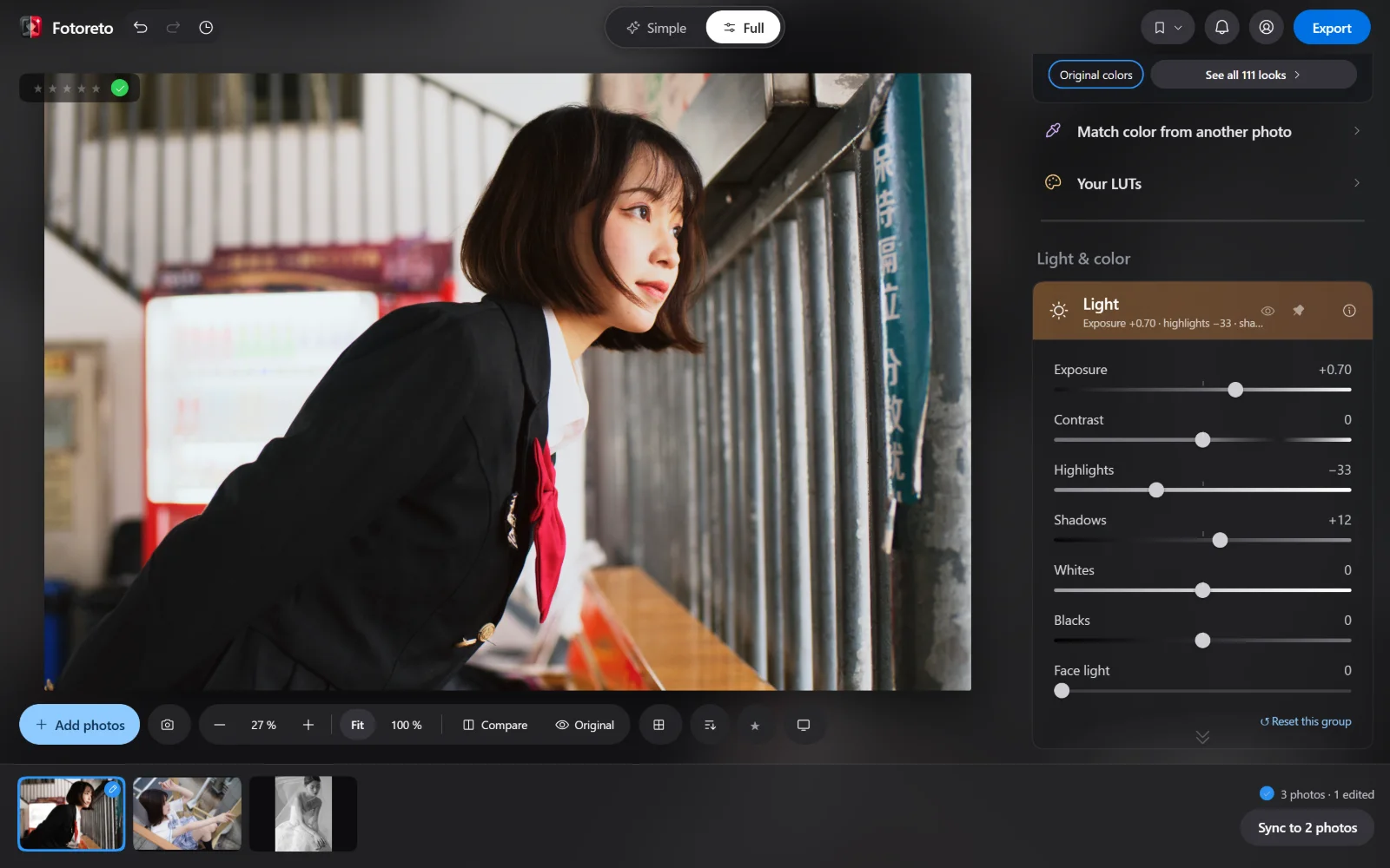 Fotoreto in Full mode: the photo in the middle, the tool column on the right with the histogram, Auto, the look library and the Light group open