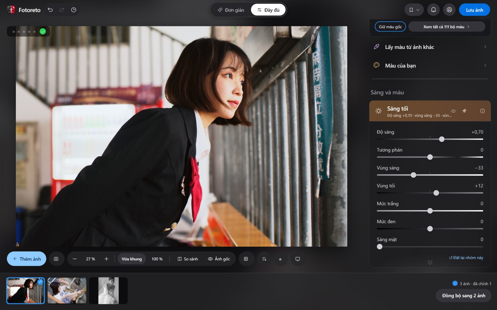 Giao diện Fotoreto ở chế độ Đầy đủ: ảnh một cô gái bên bến tàu ngày âm u ở giữa, cột công cụ bên phải mở nhóm Sáng tối